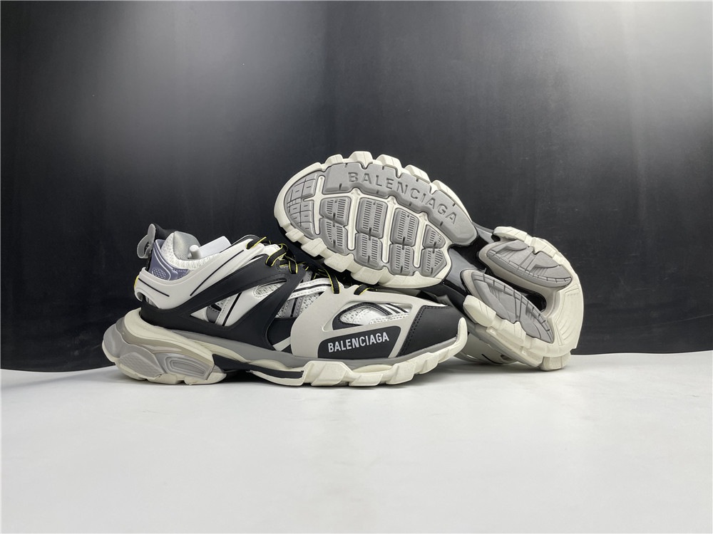 TRIPLE-S SNEAKER